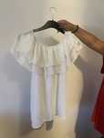 Blusa branca simples