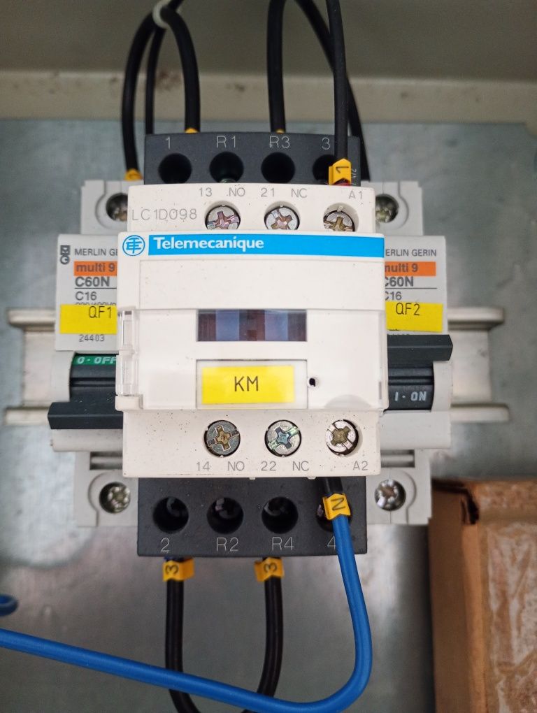 Продам Електричну шафу керування з Контактором Telemecanique Lc1d 20A