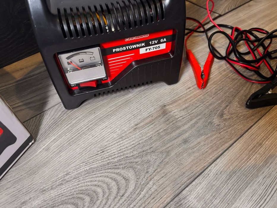 Ładowarka samochodowa