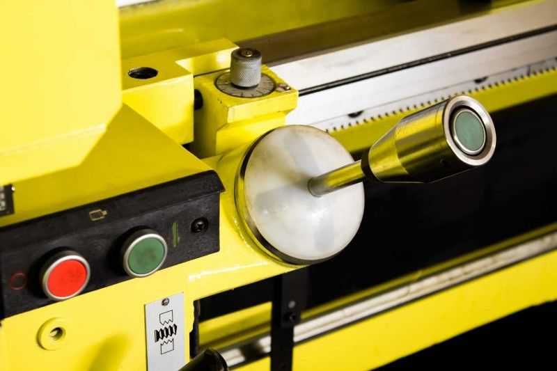 Ciężka przemysłowa tokarka do metalu śr. 800 dł. 3000mm z odczytem cyf