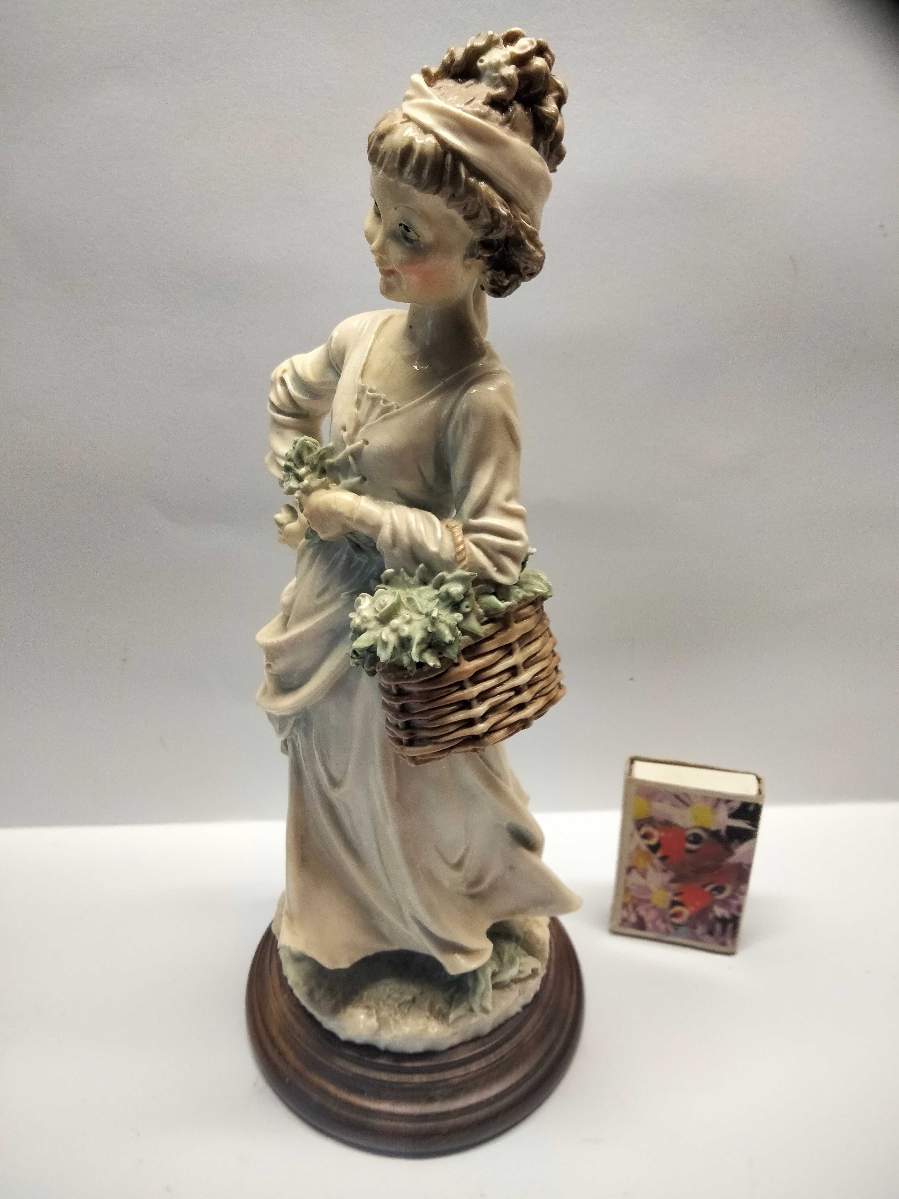 Capodimonte kolor Giuseppe Armani figura Dziewczyna z koszem kwiatów
