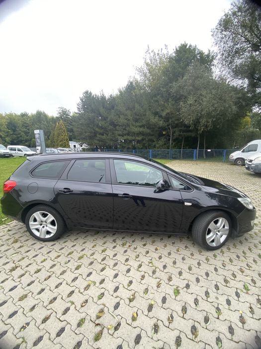 Opel ASTRA J SPORT TOURER 1.4 benzyna
