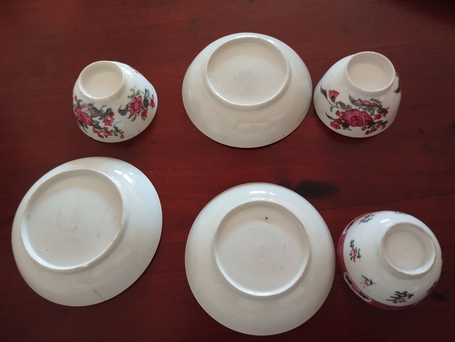 3 taças porcelana Chinesa de exportação com pratos com flores