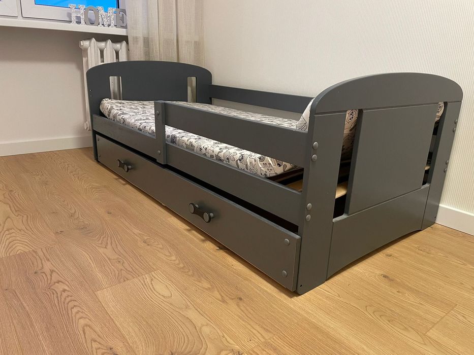 2x łóżeczko dziecięce z materacem