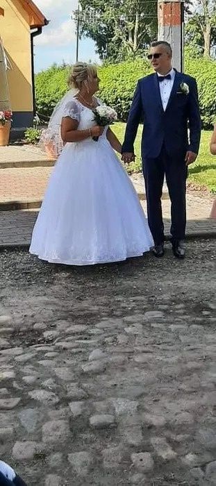 Suknia ślubna rozmiar 44 (może 46) stan: BDB