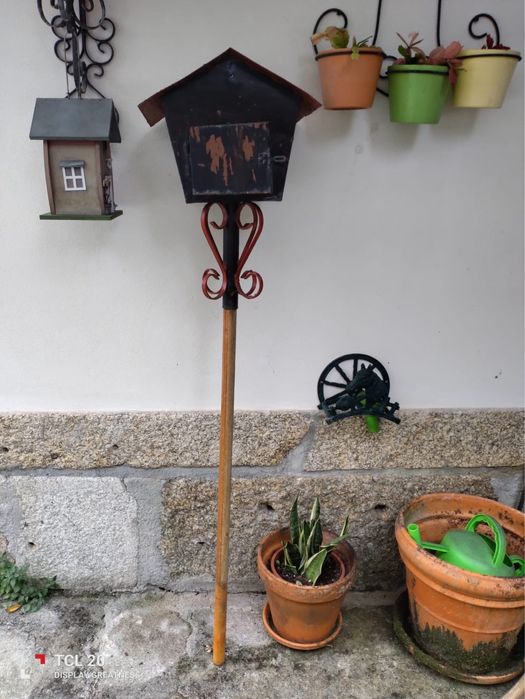 Caixa de correio com base