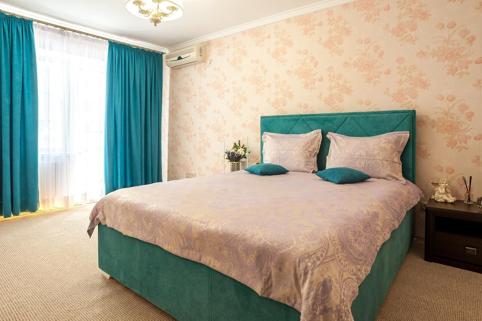 Сдам 2-х комнатную в центре , новый дом