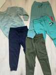 Bluza i cztery pary spodnii dresowych