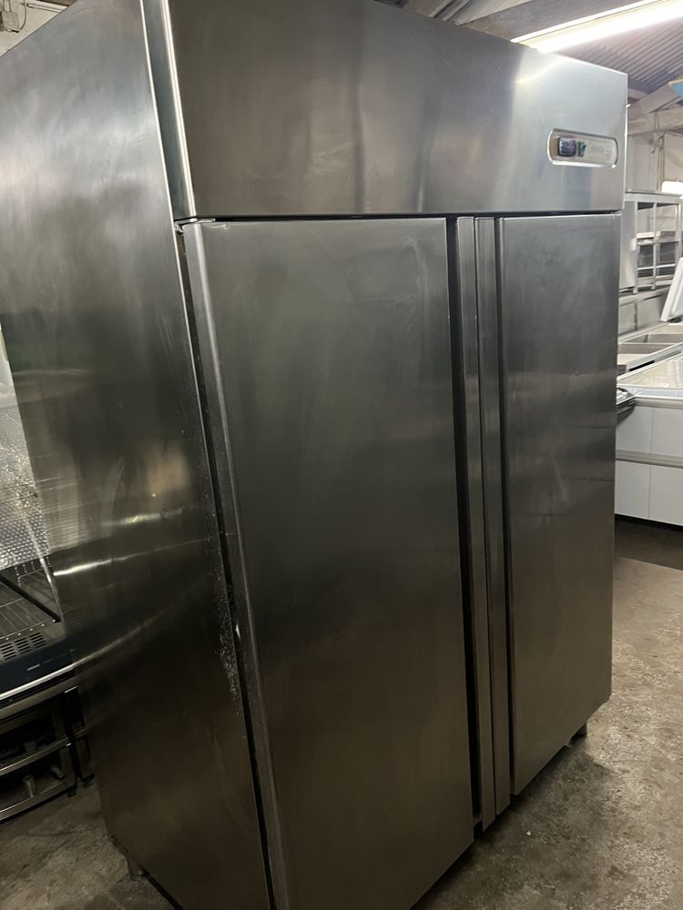 Armário vertical duplo em inox de refrigeração como novo