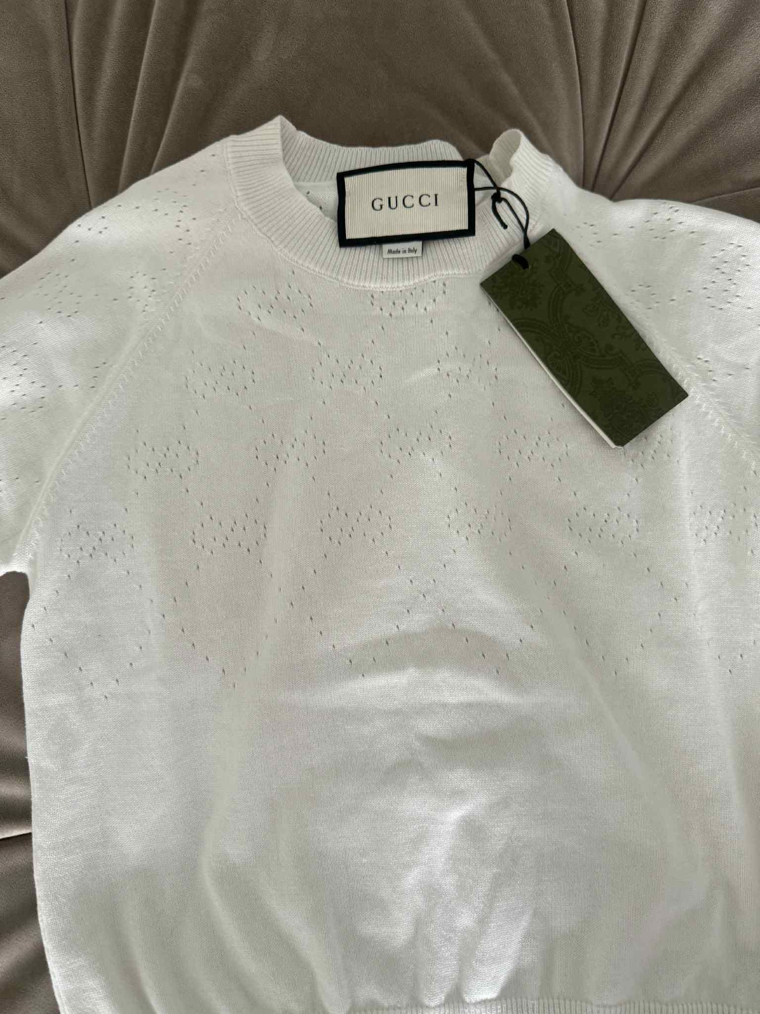 Bluzeczka sweterek krótki rękaw monogram Gucci nowa L