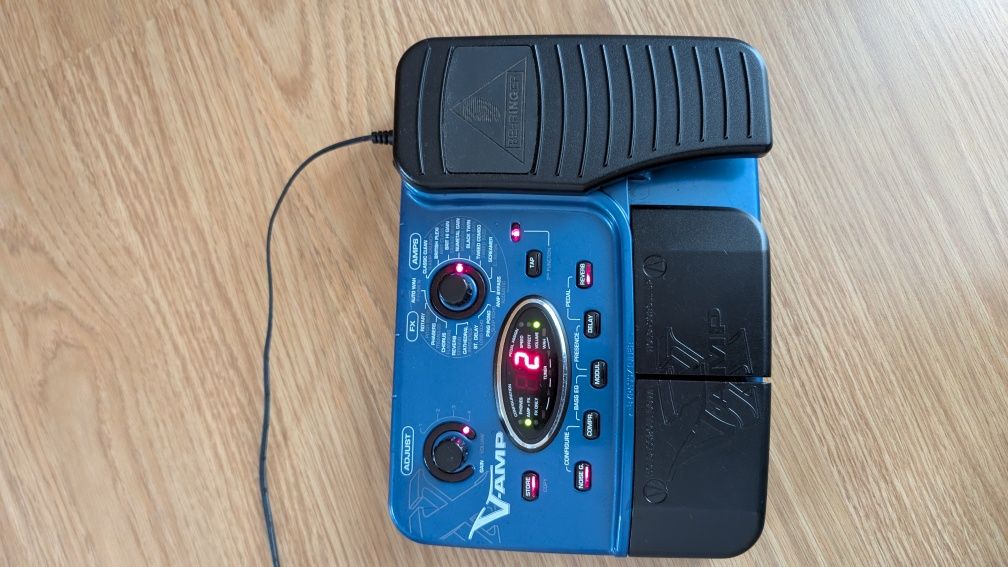 Pedaleira behringer x-vamp lx1-x