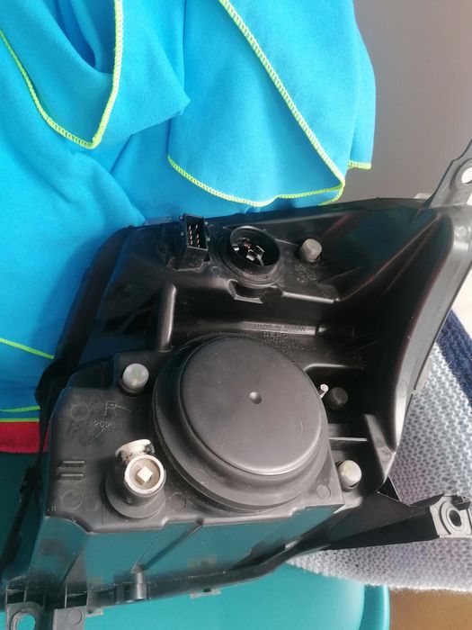 Vendo um farol óptica de um citroën C2 do lado direito