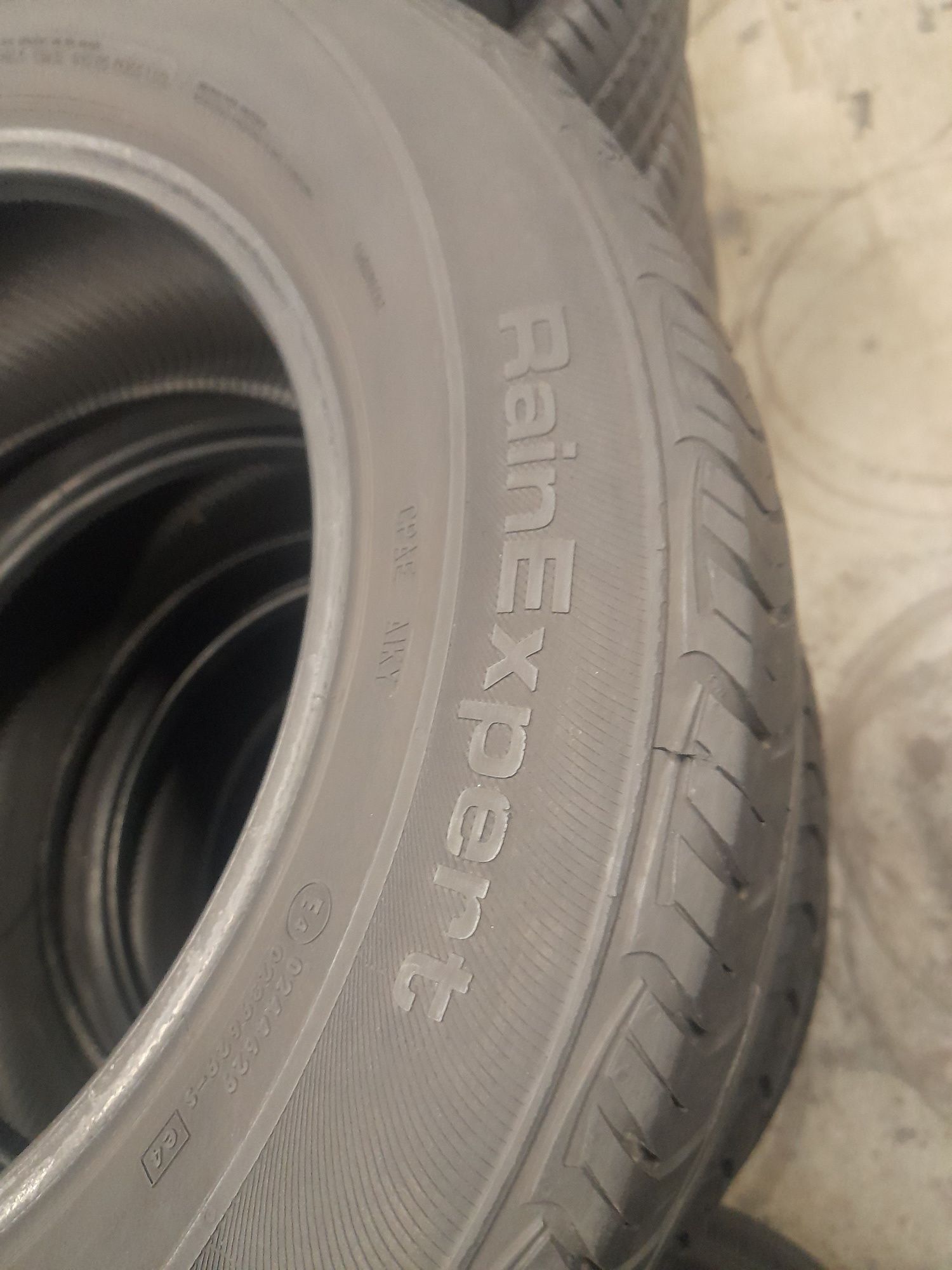 195/65 R15 UNIROYAL Rain Expert XL, Літні шини бв, Склад