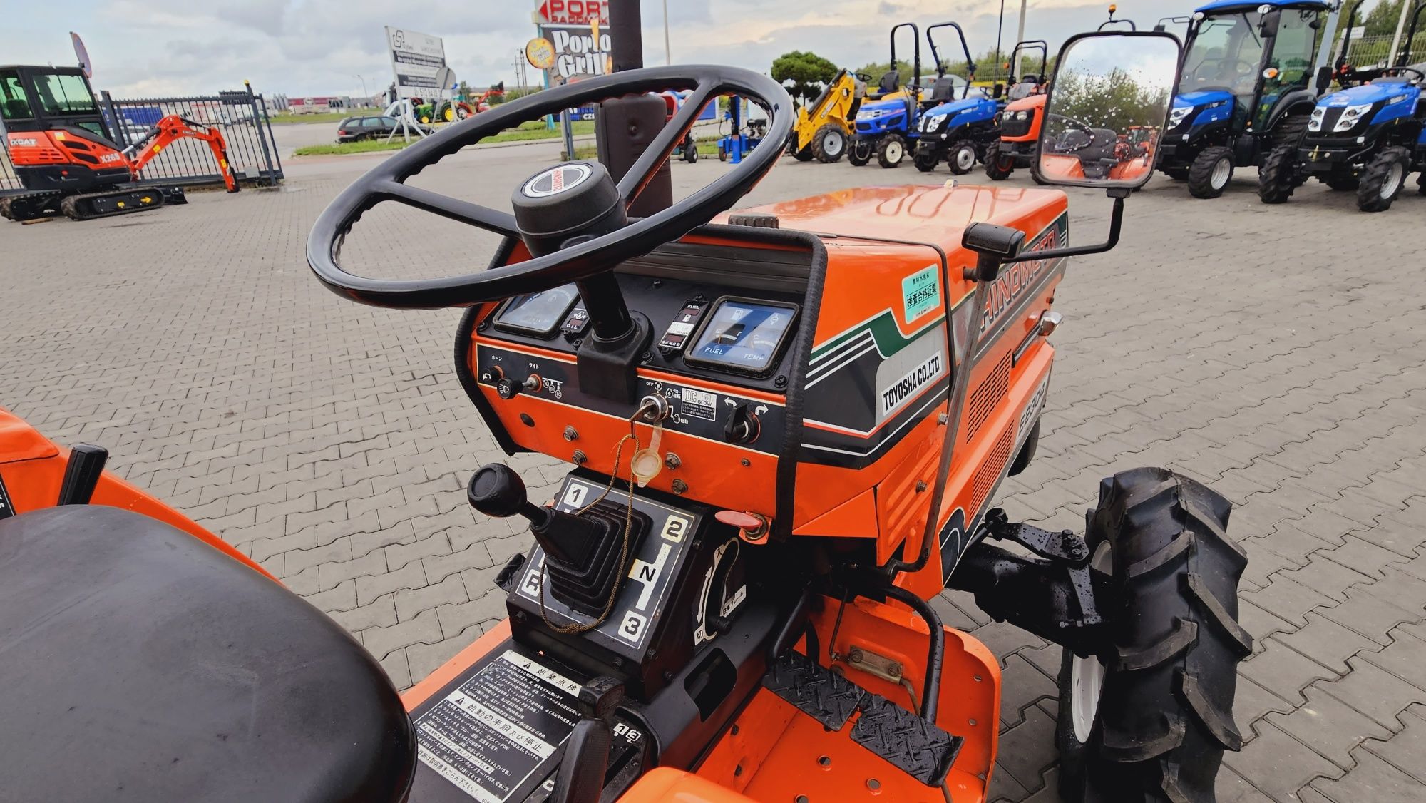 Hinomoto E2304, mini ciągników,traktorek, z napędem JAPAN TRAK