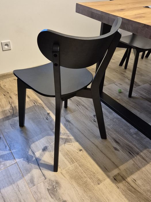 Czarne krzesła w stylu retro Blacky Agata Meble
