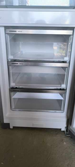 Холодильник Liebherr CNsfc 5233