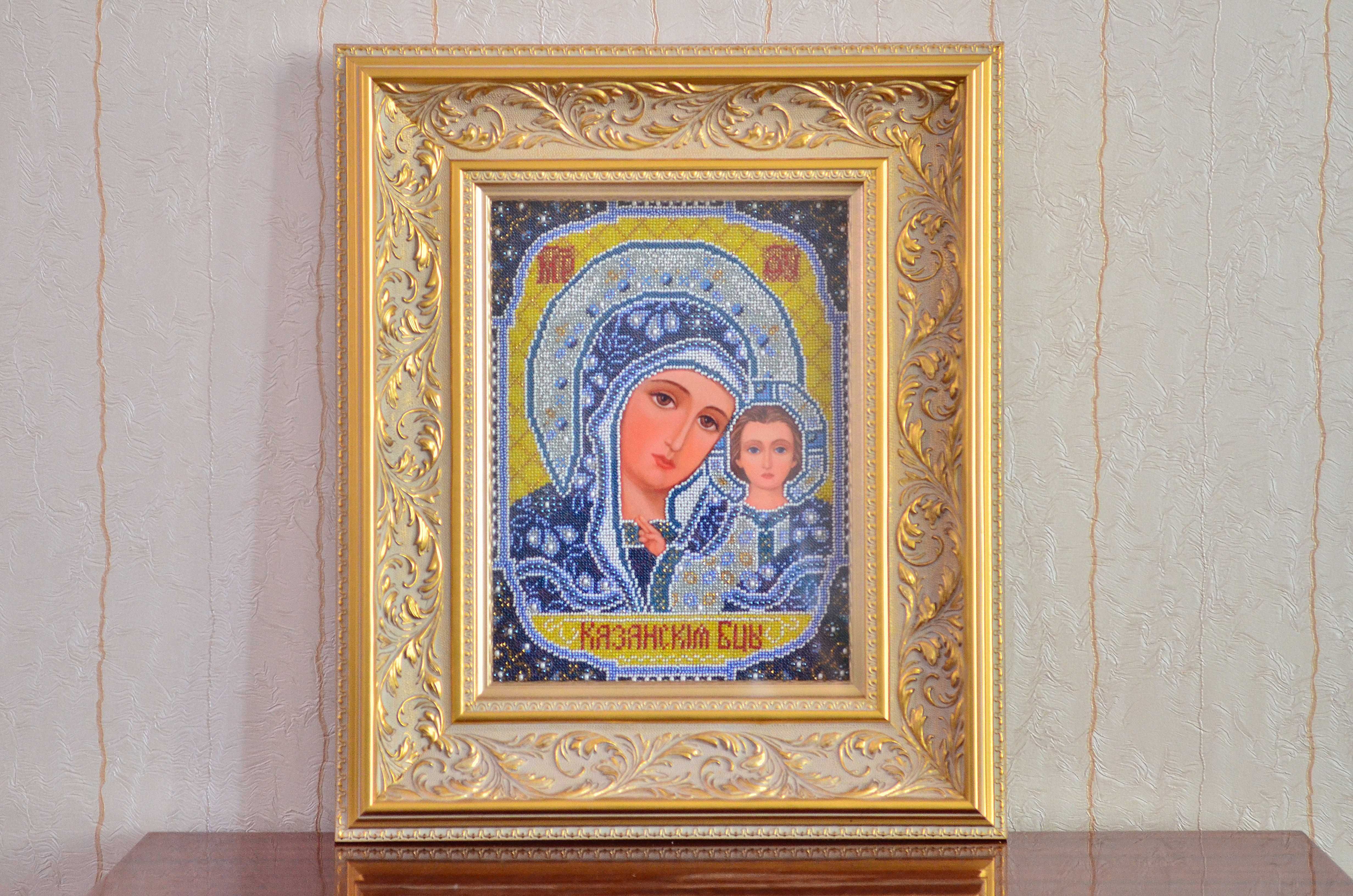Икона ручной работы вышитая бисером. Пресвятая Богородица дева Мария