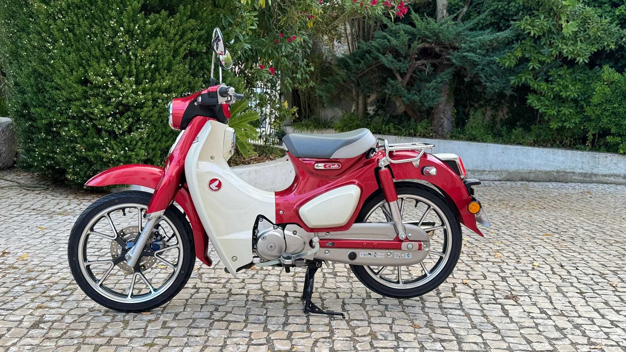 Honda Super Cub 125 com apenas 3700 km
