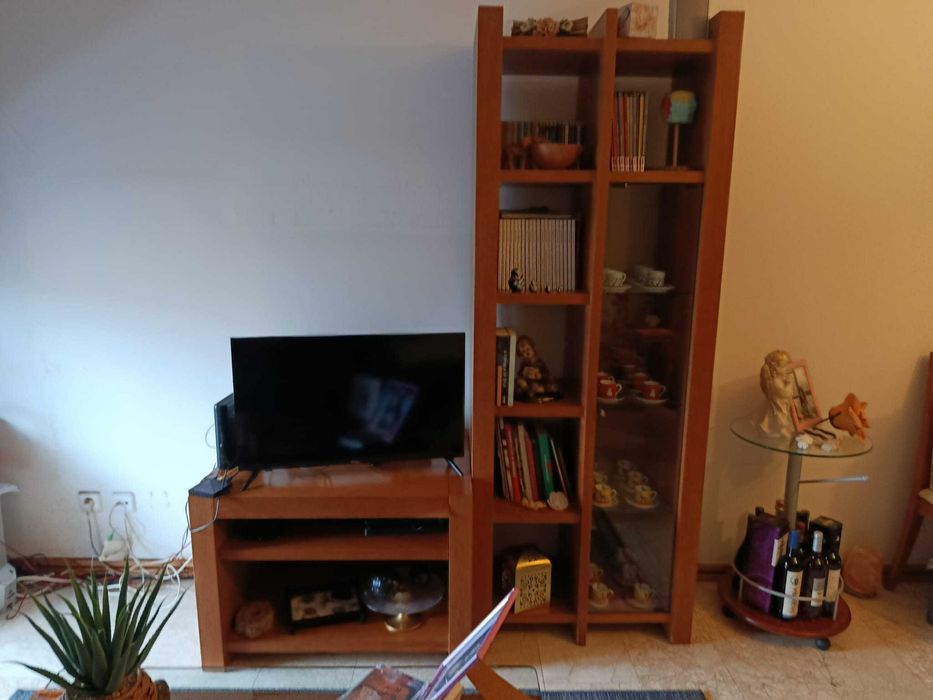 Móvel de TV com cristaleira