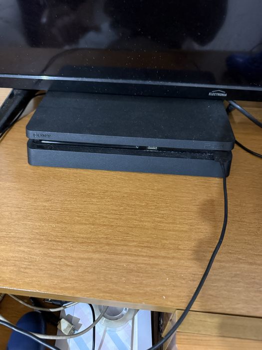 Vendo ps4 com monitor