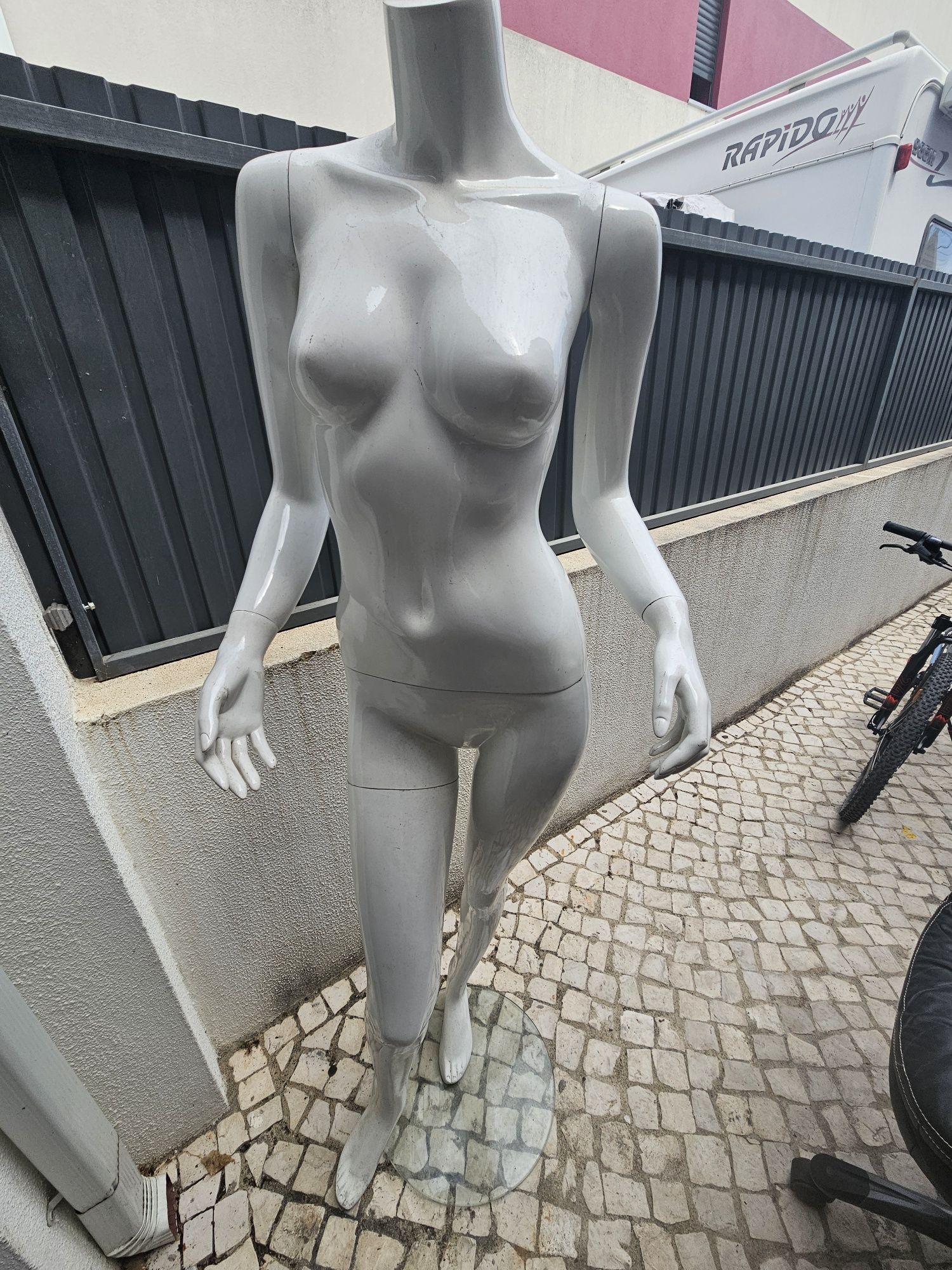 Vendo manequim de loja