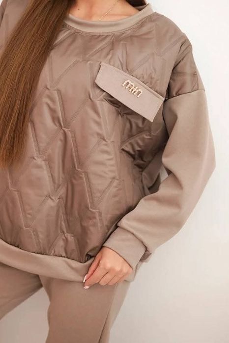 Komplet dresowy damski z pikowaną bluzą i spodniami