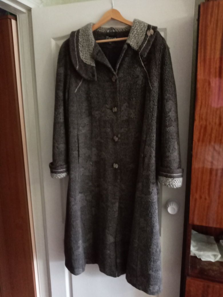 Пальто шерстяное 54 размера