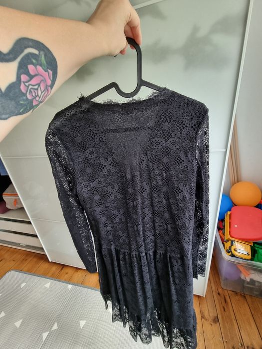 Elegancka sukienka koronkowa
