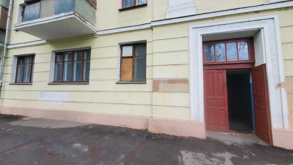 фасадне комерційне приміщення. поруч міська лікарня