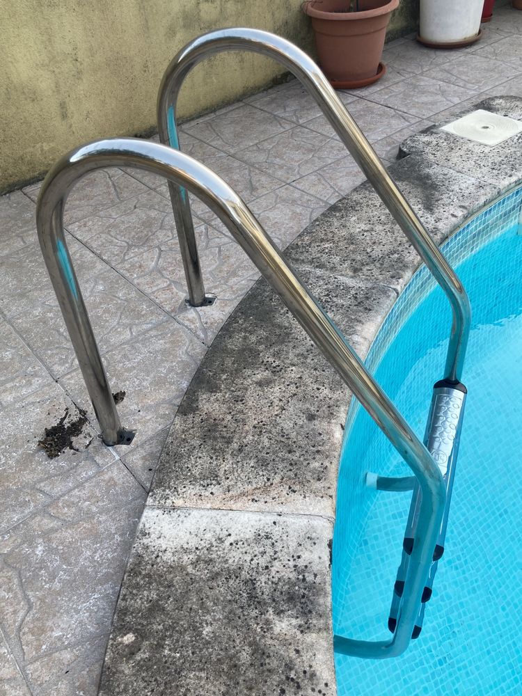 Escada de piscina de 3 degraus, nunca usada