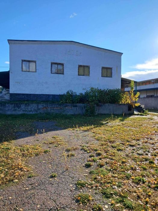 Продам приватизированный земельный участок с постройками в Равнополье