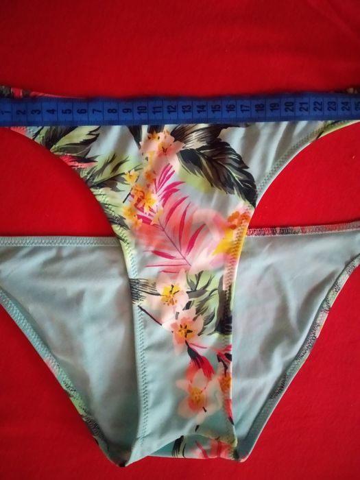 Жіноча нижня частина купальника