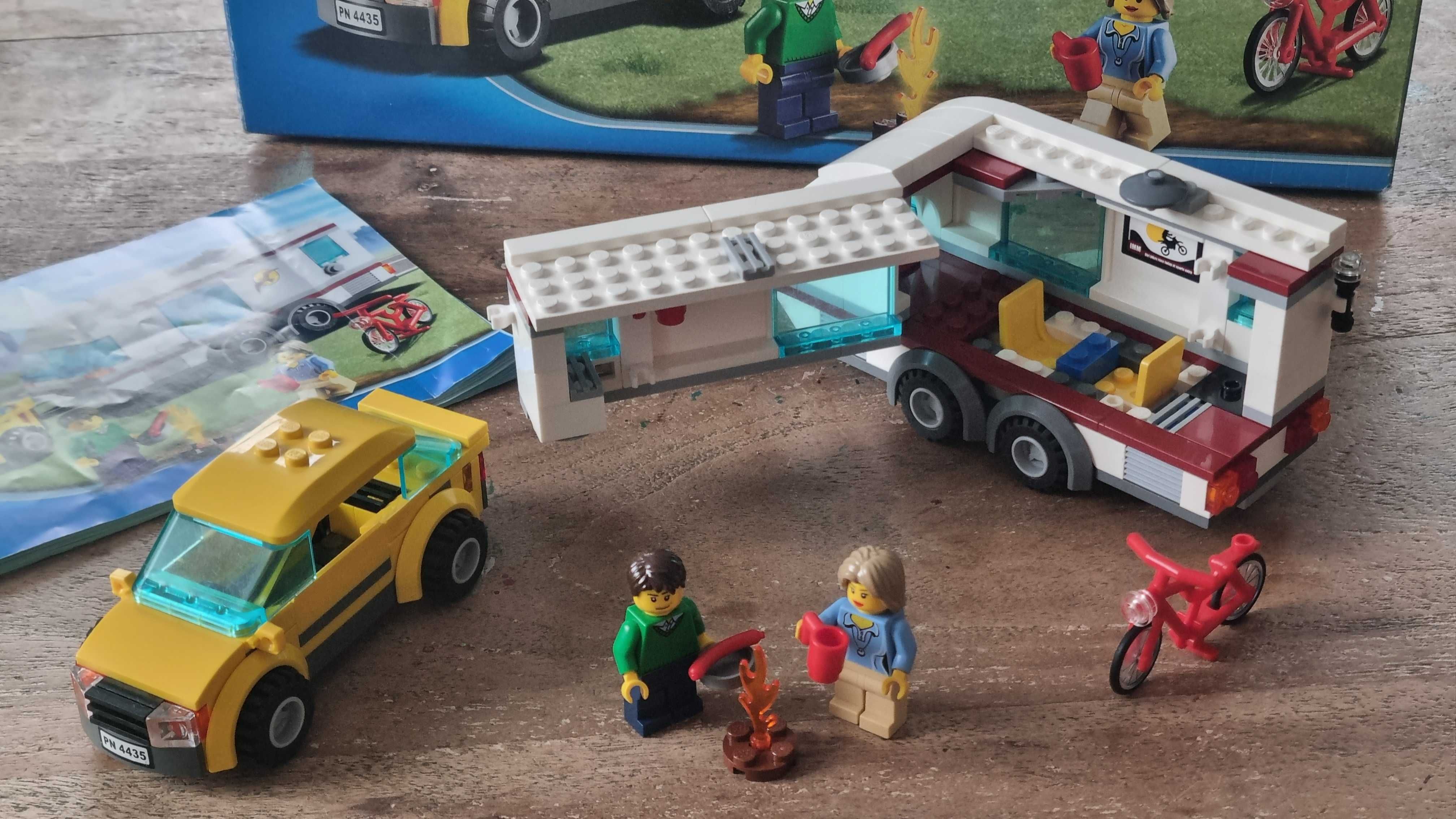 LEGO 4435 - City - Samochód z przyczepą kempingową