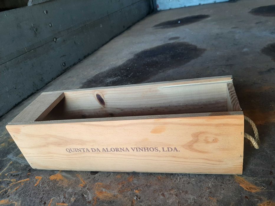 Caixa nova em madeira Quinta da Alorna.