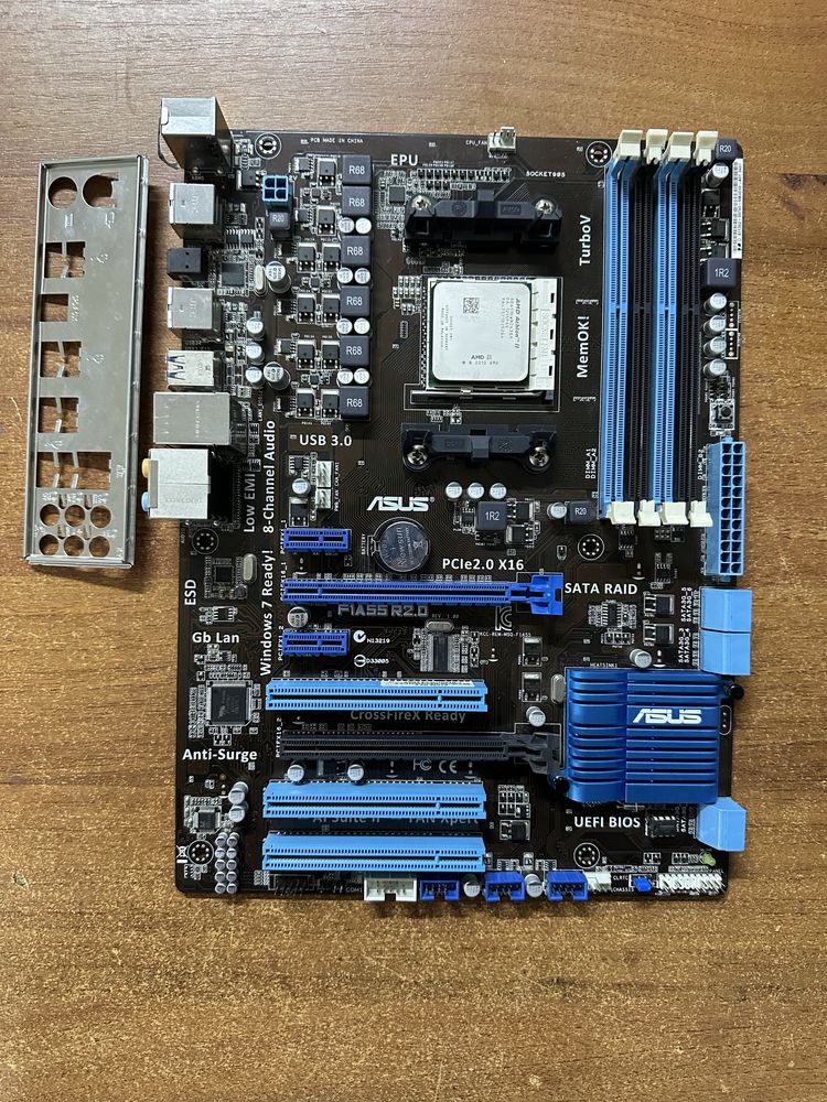 Материнська плата ASUS F1A55 R2.0 + процессор 4 ядра. FM1