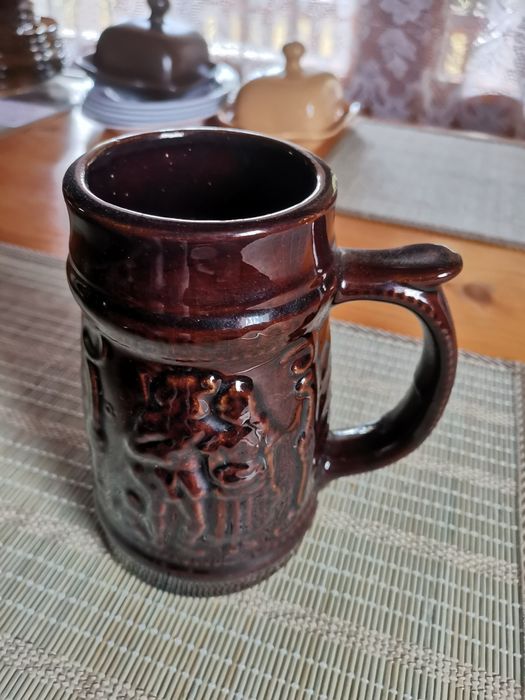 Kufel ceramiczny brązowy z okresu PRL