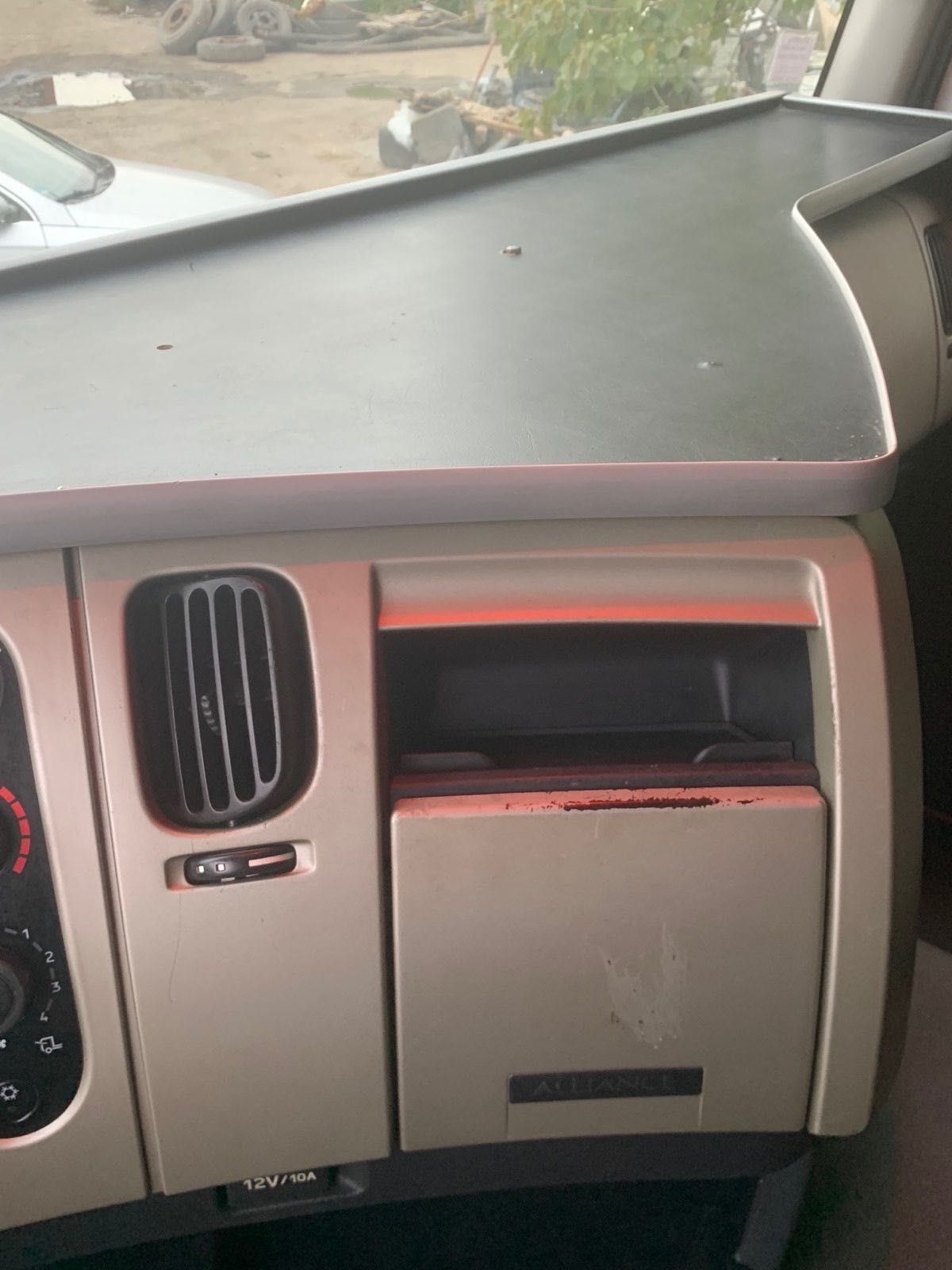 Продаж Renault Premium 2013