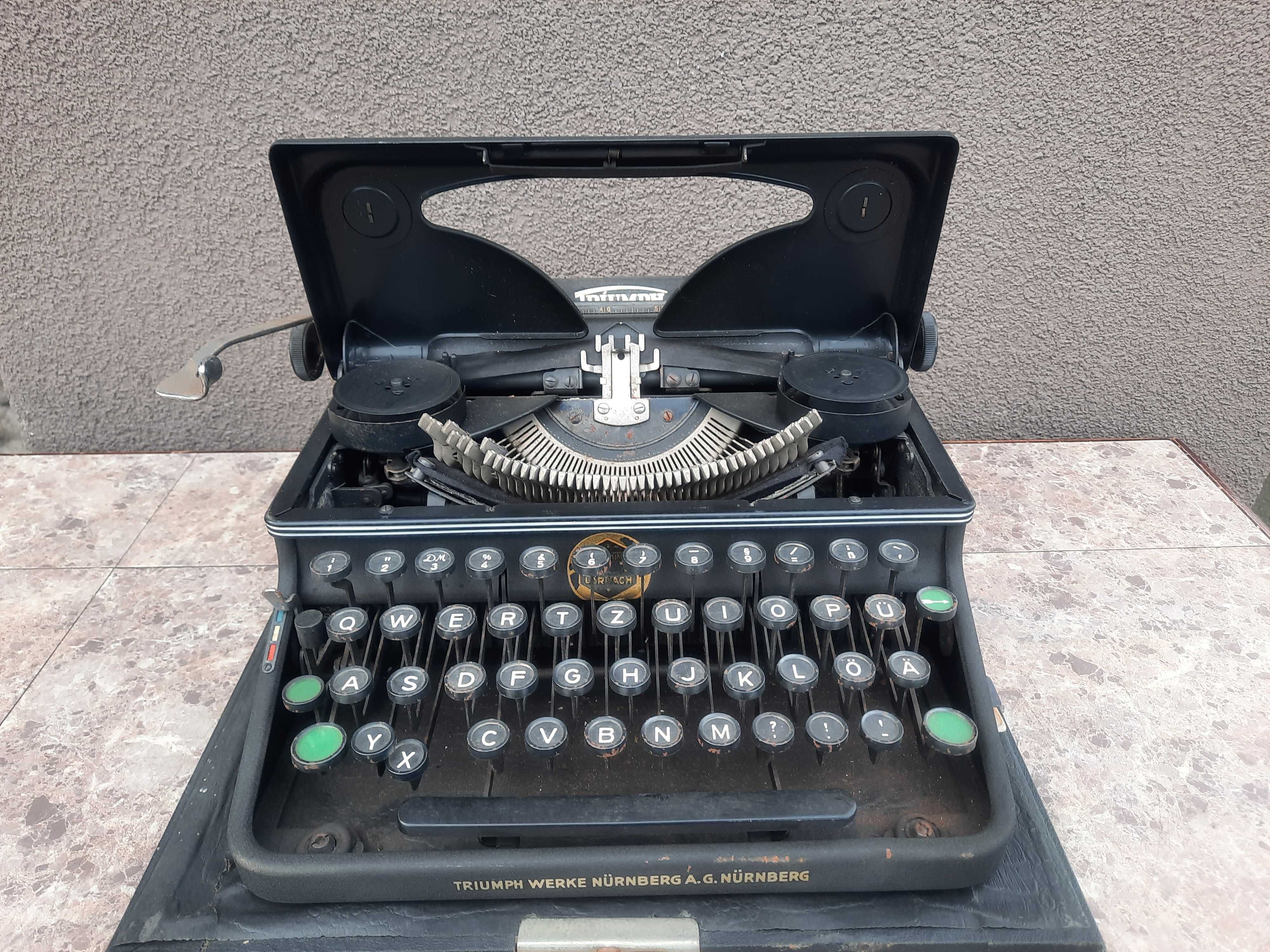 Stara maszyna do pisania Triumph Norm 6