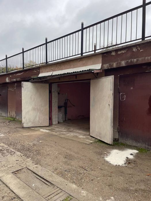 Продається приватизований мурований гараж вул. Івасюка, 78