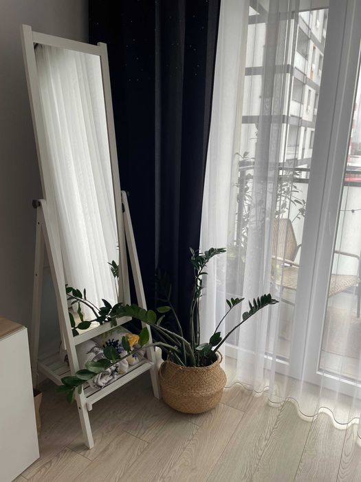 Lustro stojące białe z półką IKEA Isfjorden