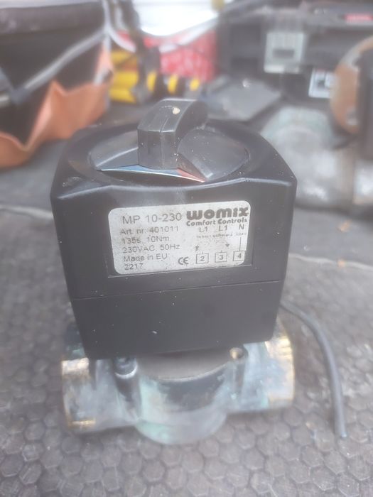 Zawór trzydrogowy , mieszajacy 5/4,6/4 z siłownikiem 230V
