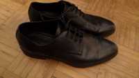 Sapatos pretos para homem clássicos da Zara