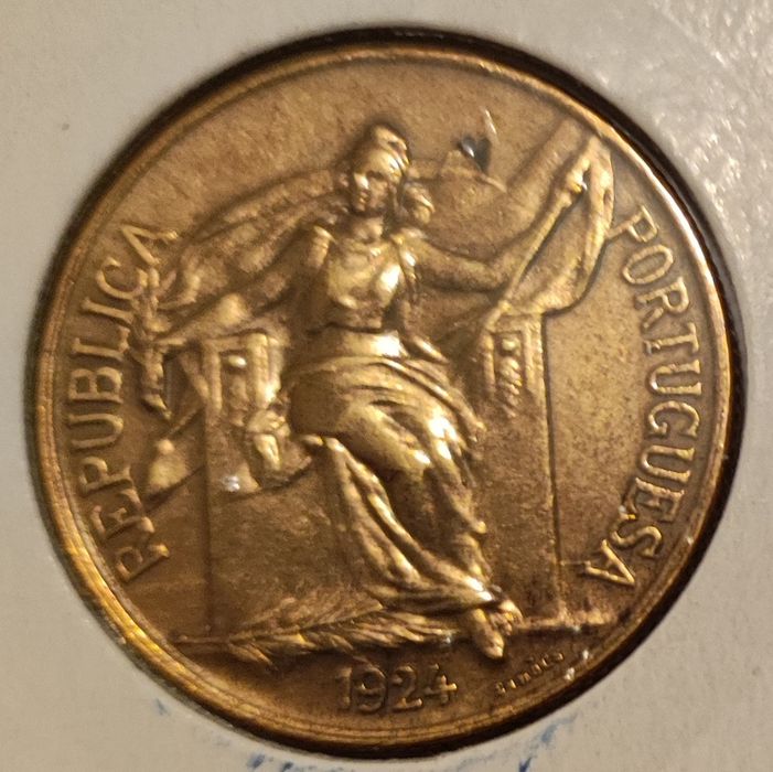 Moedas república 10 escudos e 1 escudo.