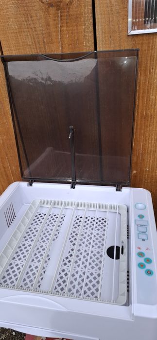 Vendo chocadeira 36 ovos impecável