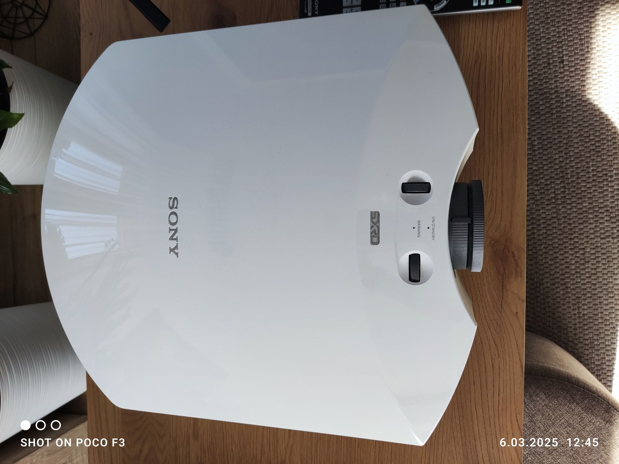 Projektor Sony VLP-HW65, ekran ramowy Adeo Plano Velvet 122 cale