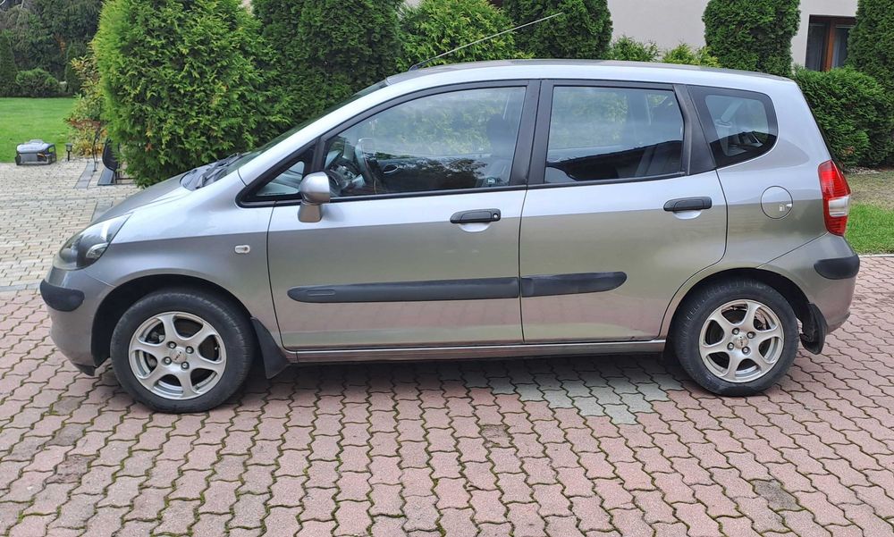 Sprzedam Hondę Jazz, długie opłaty...