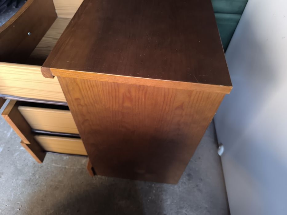 2 Mesas de cabeceira como novas em madeira maciça