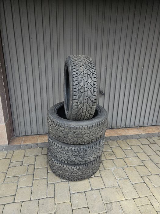 Opony zimowe Kormoran Snow 225/45 R17 2024r jak nowe