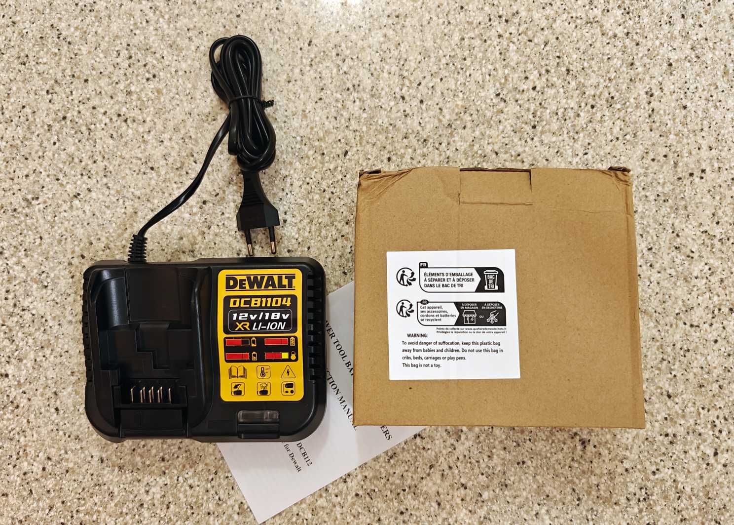 Зарядний пристрій Акб Dewalt (Деволт) DCB 1104 12-18v (3A)