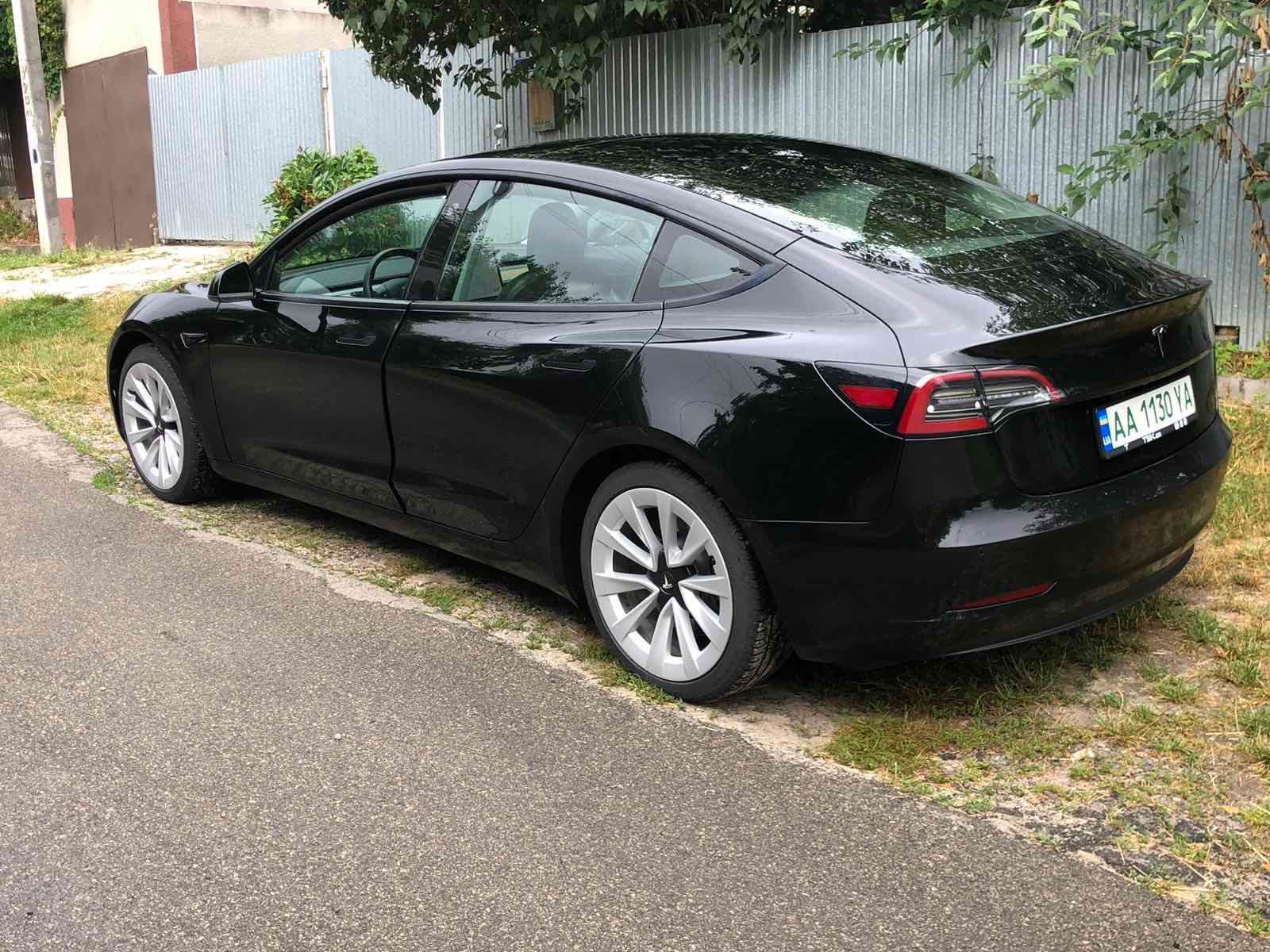 Продаж автомобіль Tesla model 3
